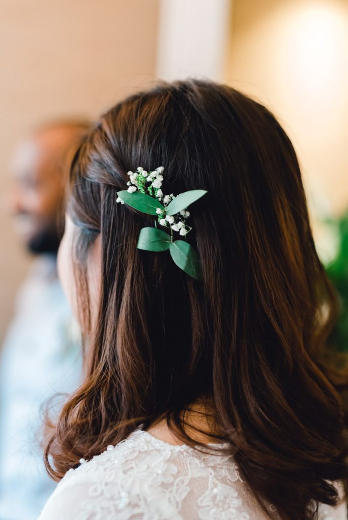bride-hair-flowers-baby-breath